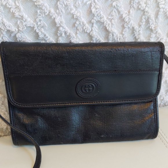 GUCCI Handbags - GUCCI Small Crossbody Convertible Clutch Black